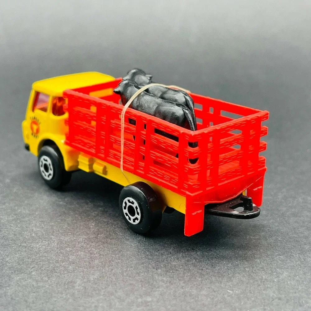 Matchbox Superfast Cattle Truck Hauler Yellow Target Beef Diecast‎ 1/64 Loose